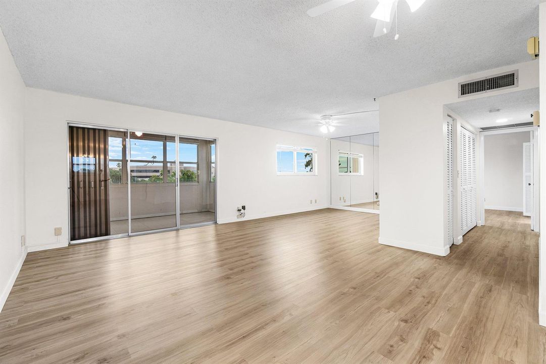 005-725LoriDrive-412-PalmSprings-FL-3346