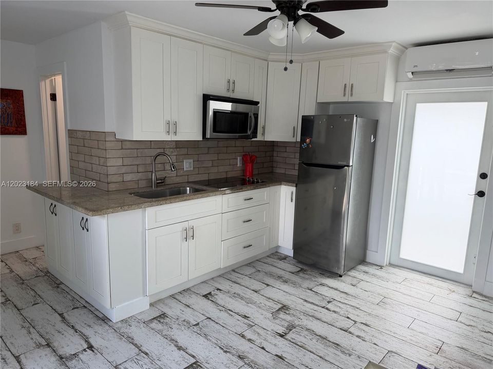 For Rent: $2,400 (1 beds, 1 baths, 800 Square Feet)