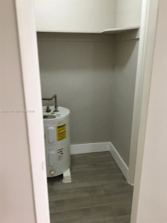 В аренду: $1,300 (0 спален, 1 ванн, 450 Квадратных фут)
