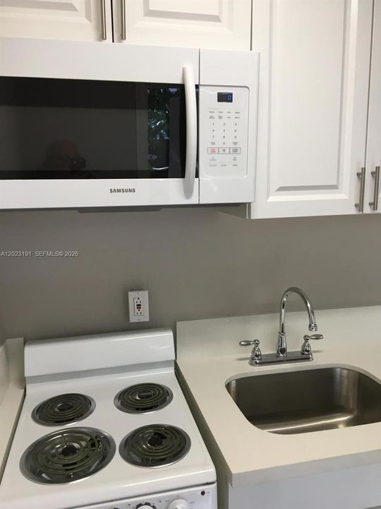 В аренду: $1,300 (0 спален, 1 ванн, 450 Квадратных фут)