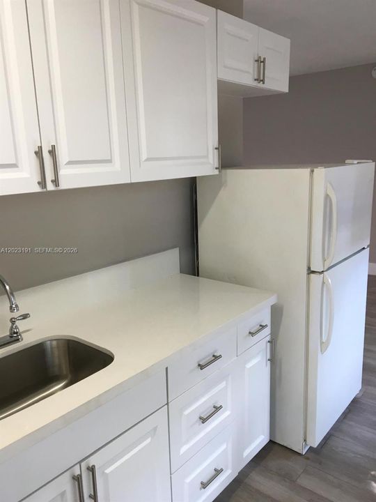 В аренду: $1,300 (0 спален, 1 ванн, 450 Квадратных фут)