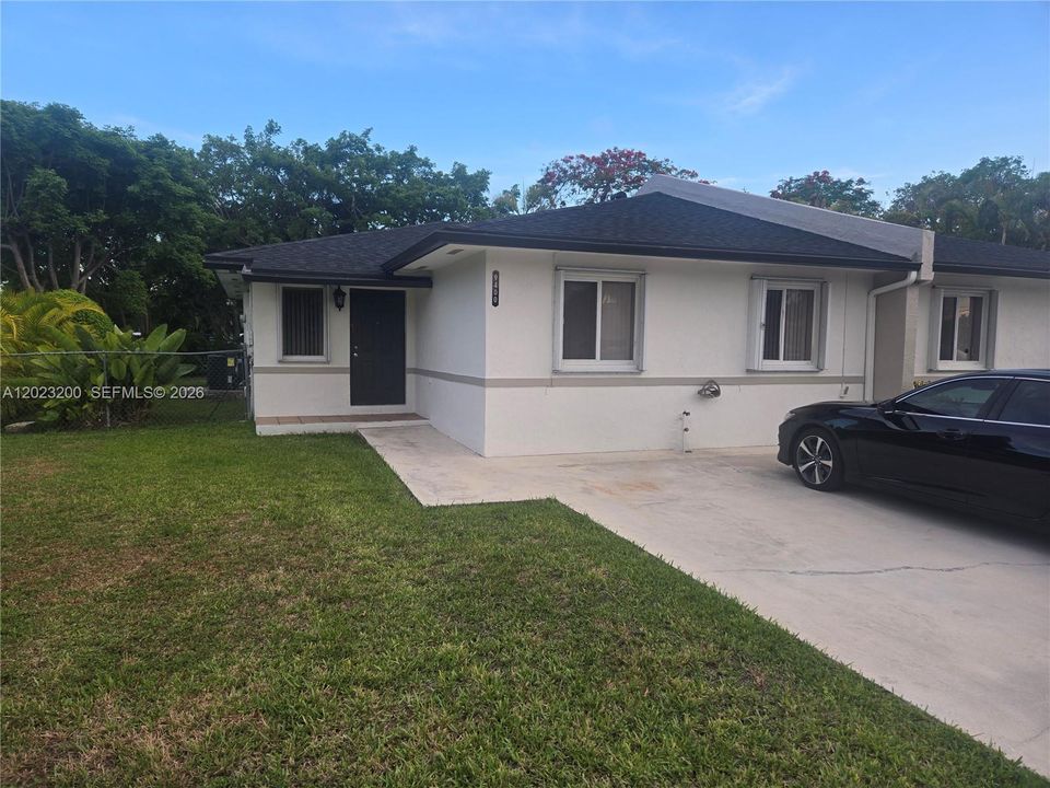 For Rent: $2,700 (3 beds, 2 baths, 1164 Square Feet)