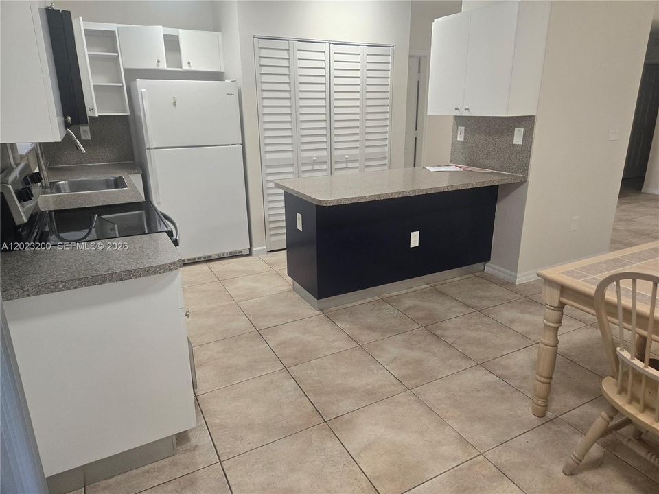 For Rent: $2,700 (3 beds, 2 baths, 1164 Square Feet)
