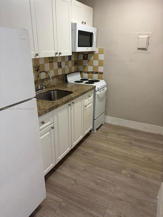 For Rent: $1,300 (0 beds, 1 baths, 450 Square Feet)