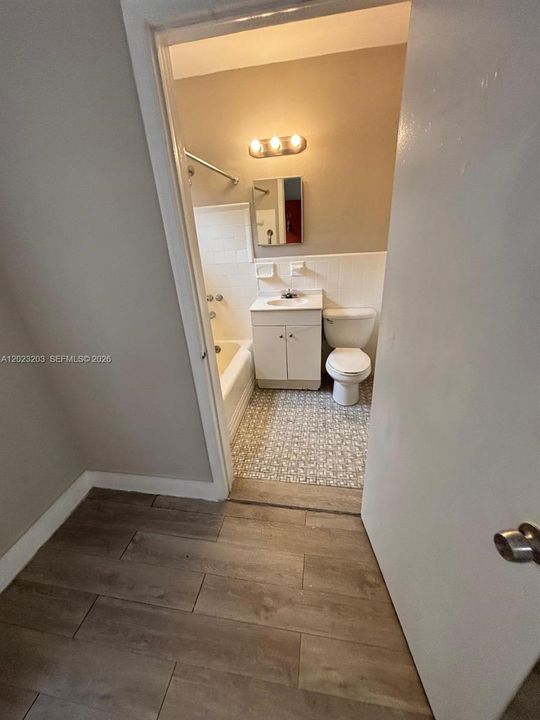 For Rent: $1,300 (0 beds, 1 baths, 450 Square Feet)