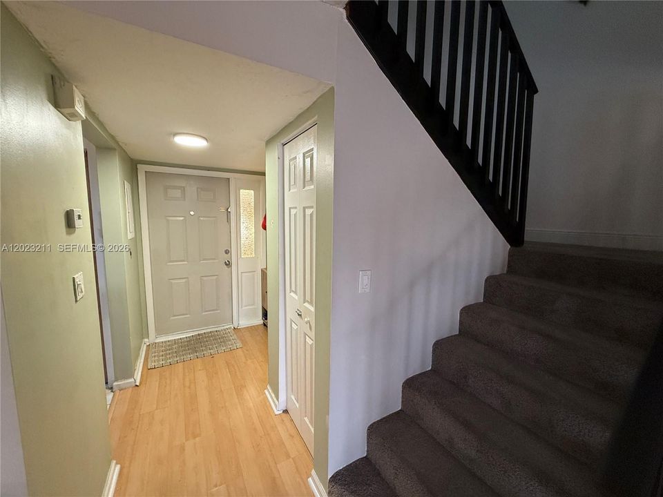 В аренду: $3,200 (2 спален, 2 ванн, 1296 Квадратных фут)