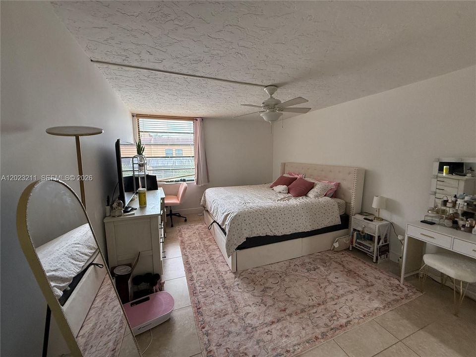 В аренду: $3,200 (2 спален, 2 ванн, 1296 Квадратных фут)