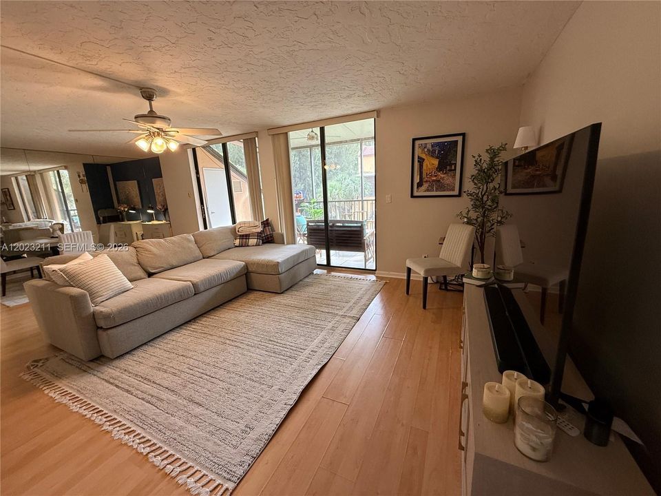 В аренду: $3,200 (2 спален, 2 ванн, 1296 Квадратных фут)