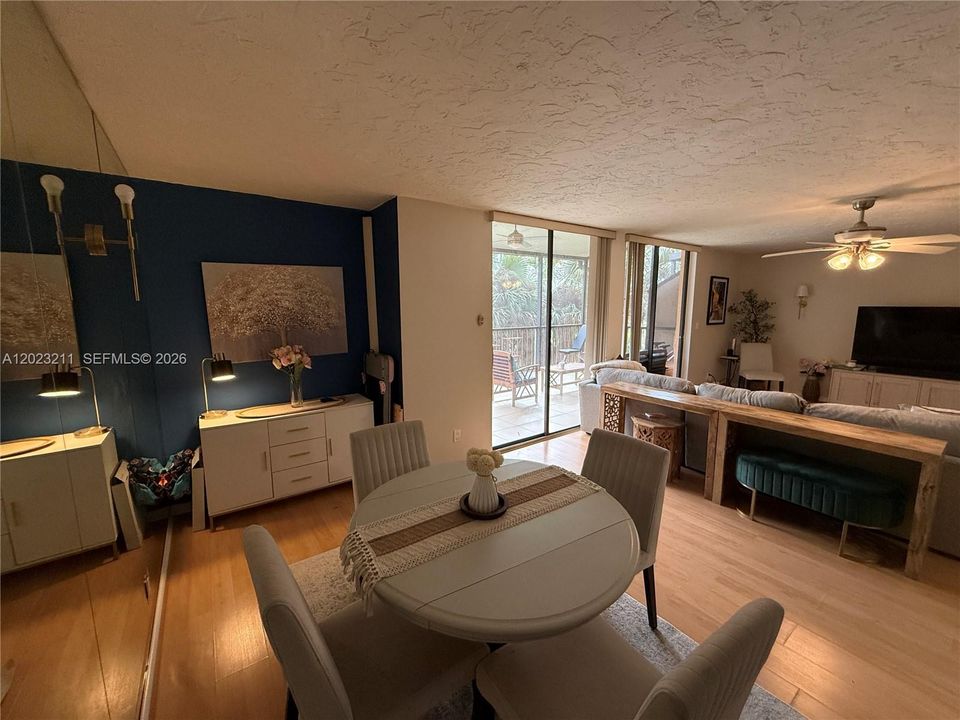 В аренду: $3,200 (2 спален, 2 ванн, 1296 Квадратных фут)