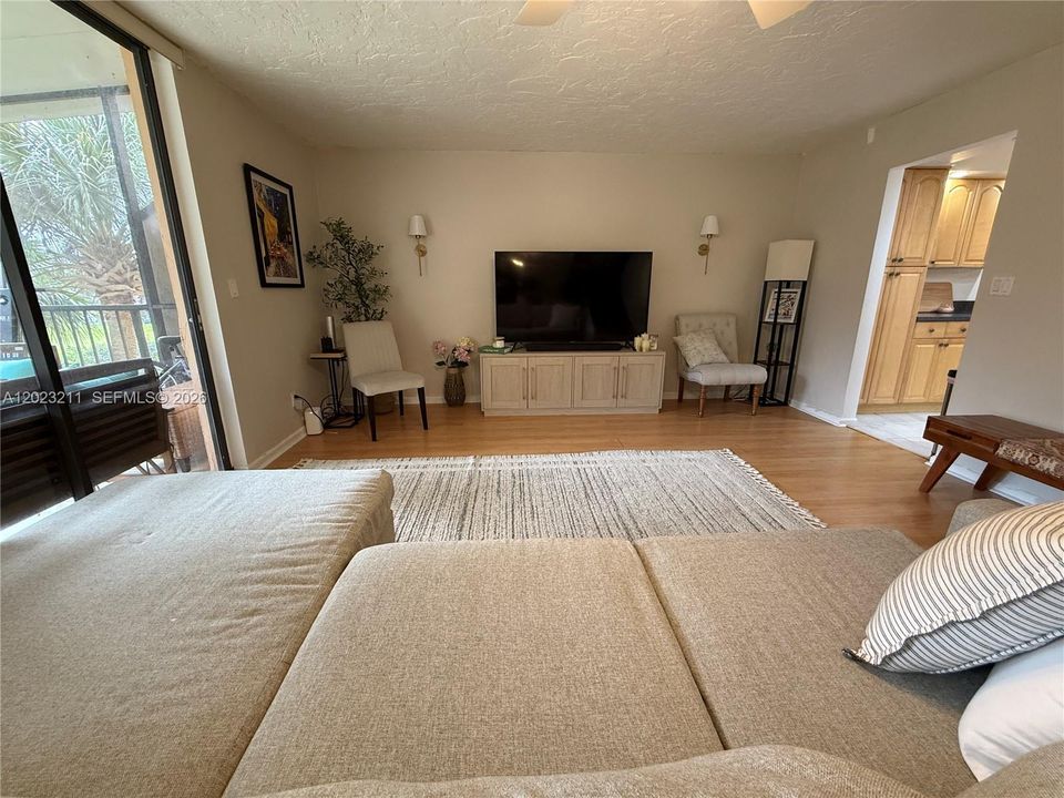 В аренду: $3,200 (2 спален, 2 ванн, 1296 Квадратных фут)