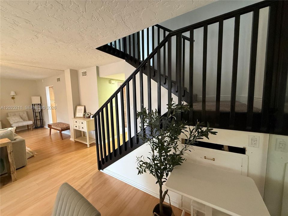 В аренду: $3,200 (2 спален, 2 ванн, 1296 Квадратных фут)