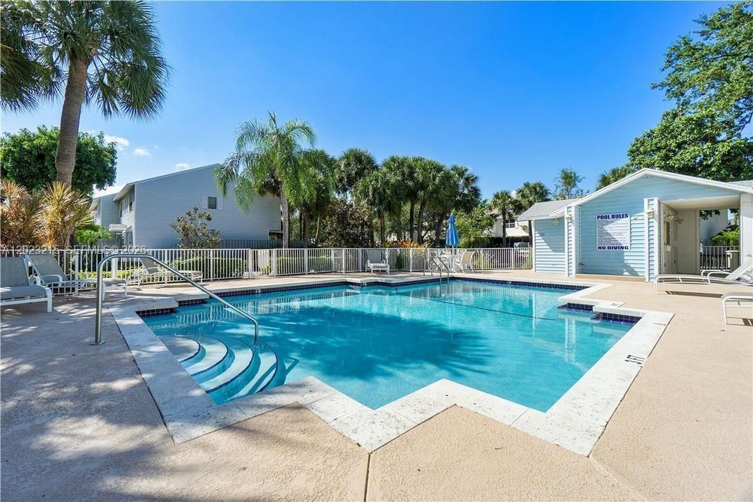 Active With Contract: $2,400 (2 beds, 1 baths, 1040 Square Feet)