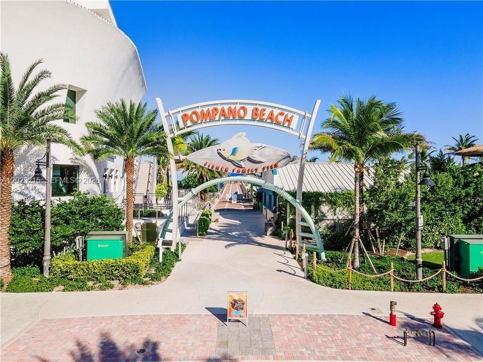 Active With Contract: $2,400 (2 beds, 1 baths, 1040 Square Feet)
