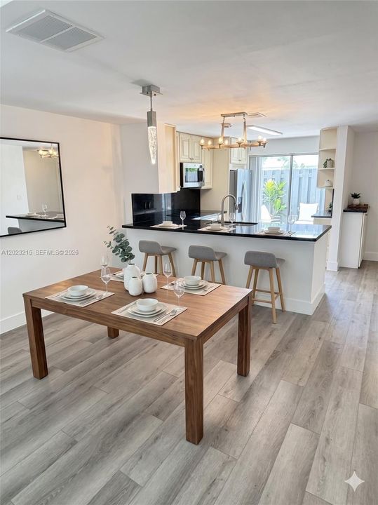 Active With Contract: $2,400 (2 beds, 1 baths, 1040 Square Feet)