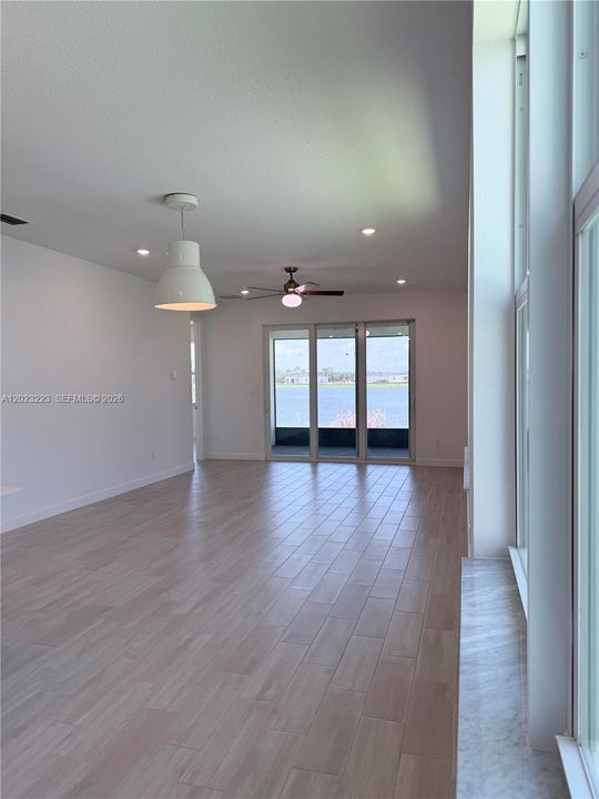 For Sale: $410,000 (3 beds, 3 baths, 2004 Square Feet)