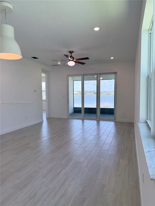 For Sale: $410,000 (3 beds, 3 baths, 2004 Square Feet)