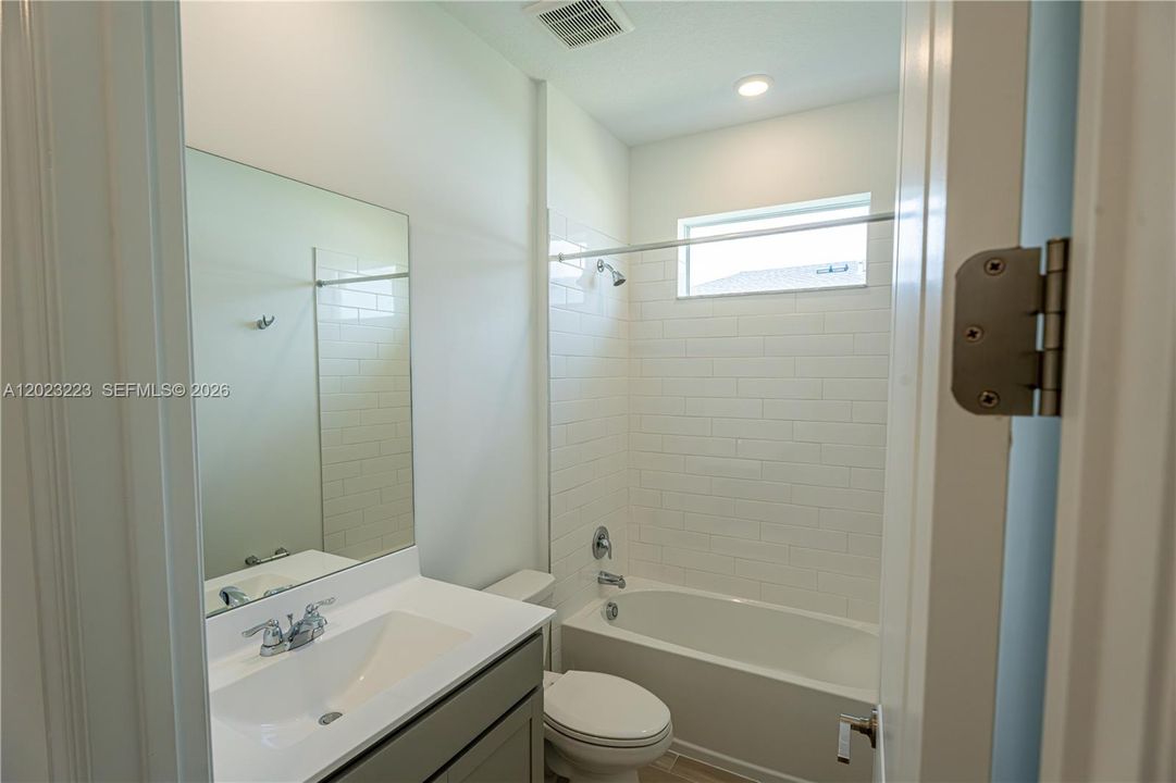 For Sale: $410,000 (3 beds, 3 baths, 2004 Square Feet)