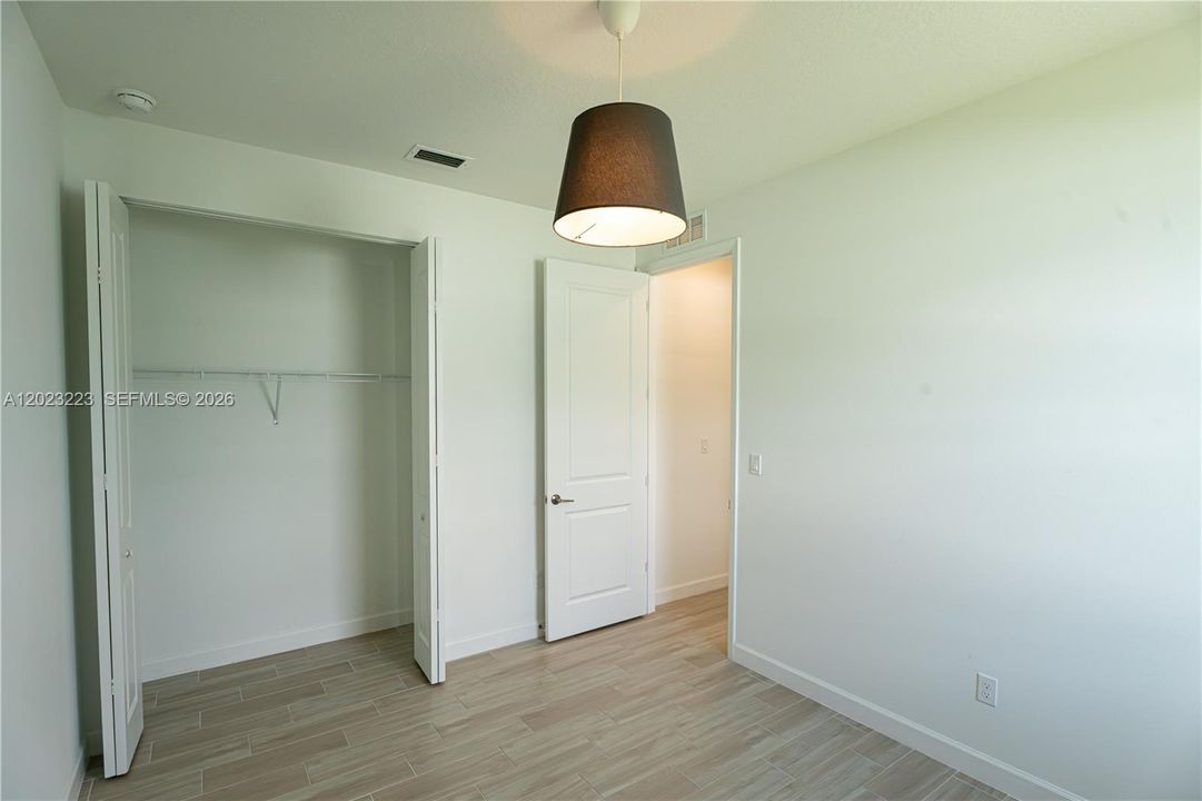 For Sale: $410,000 (3 beds, 3 baths, 2004 Square Feet)