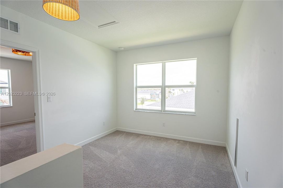For Sale: $410,000 (3 beds, 3 baths, 2004 Square Feet)