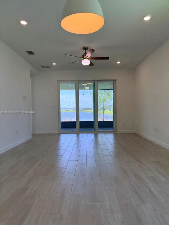For Sale: $410,000 (3 beds, 3 baths, 2004 Square Feet)