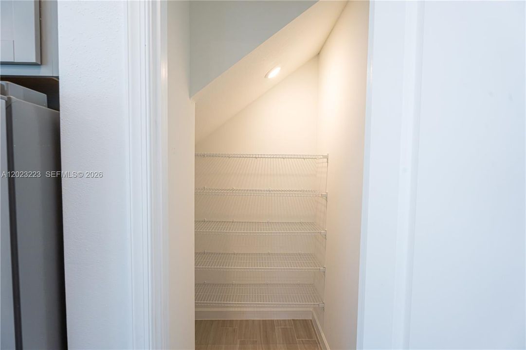 For Sale: $410,000 (3 beds, 3 baths, 2004 Square Feet)
