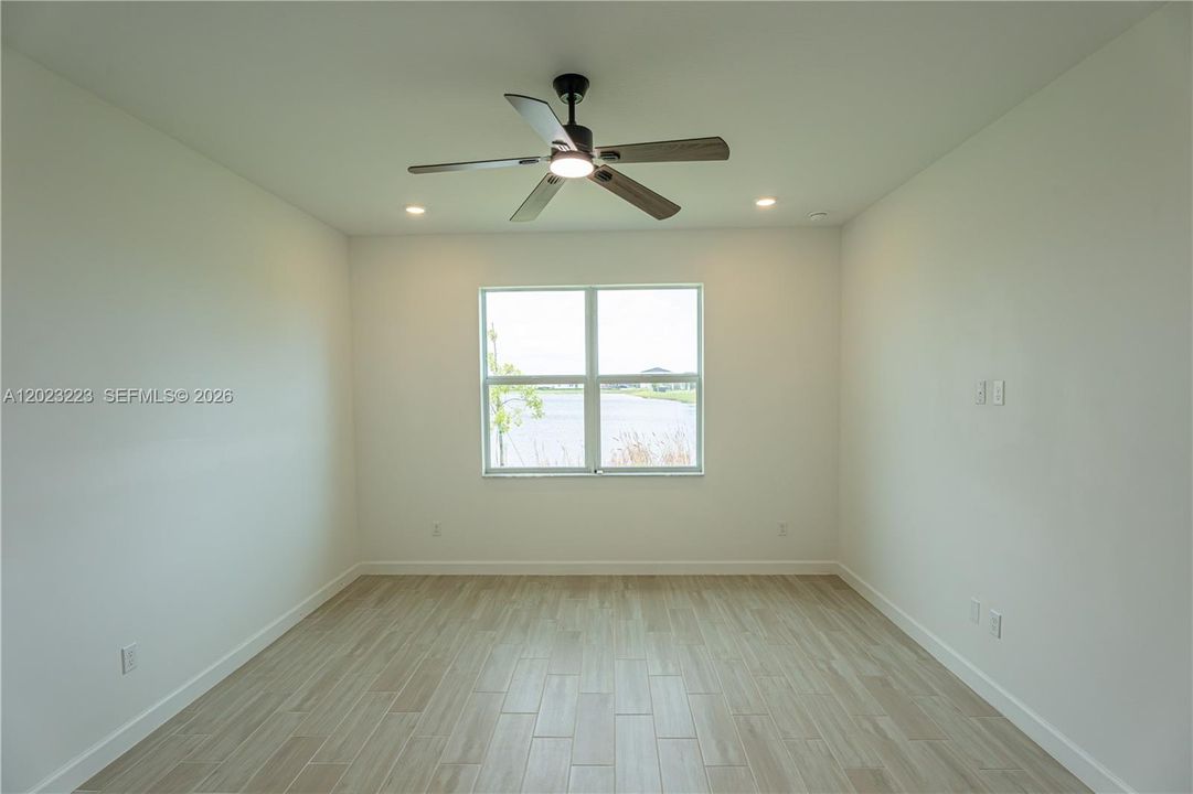 For Sale: $410,000 (3 beds, 3 baths, 2004 Square Feet)