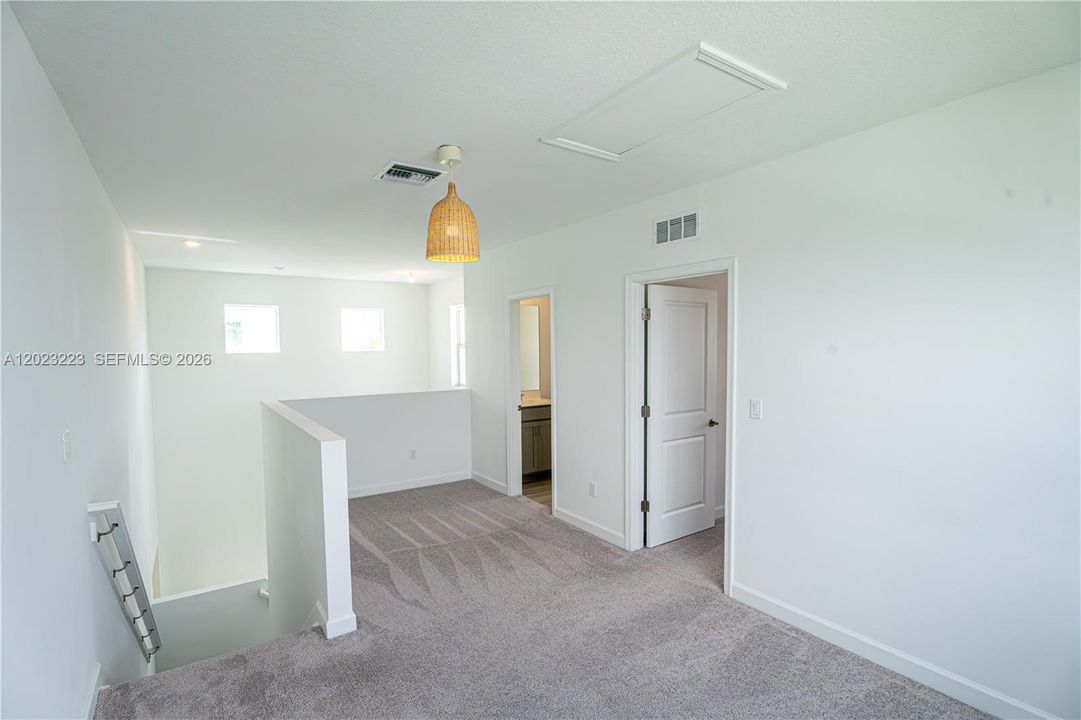 For Sale: $410,000 (3 beds, 3 baths, 2004 Square Feet)
