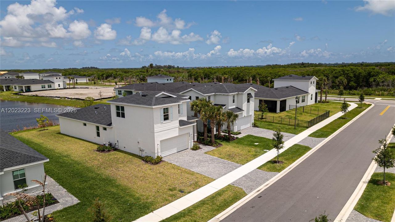 For Sale: $410,000 (3 beds, 3 baths, 2004 Square Feet)