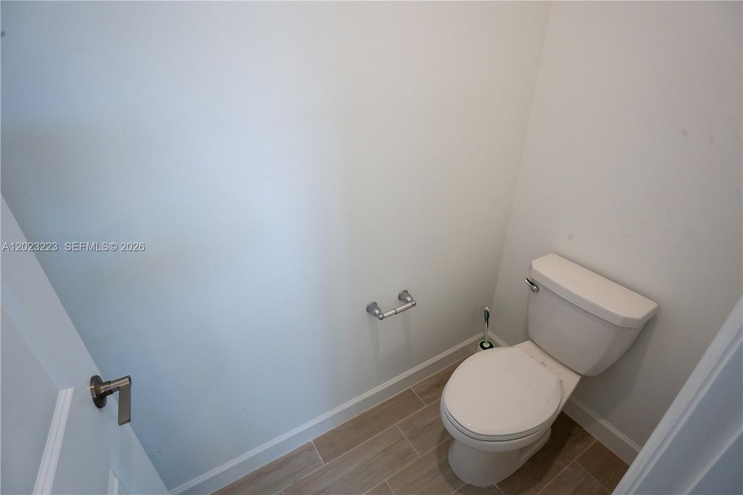 For Sale: $410,000 (3 beds, 3 baths, 2004 Square Feet)
