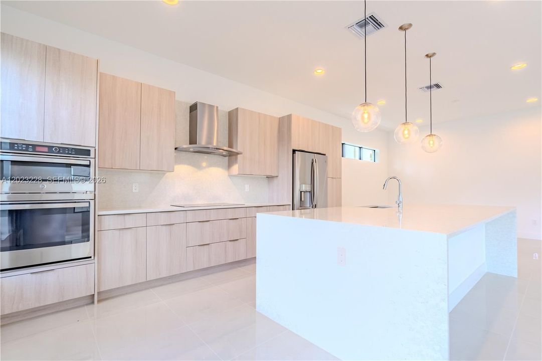 В аренду: $7,000 (4 спален, 3 ванн, 2632 Квадратных фут)