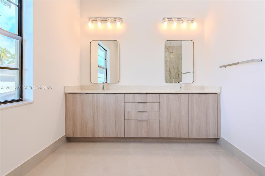 В аренду: $7,000 (4 спален, 3 ванн, 2632 Квадратных фут)