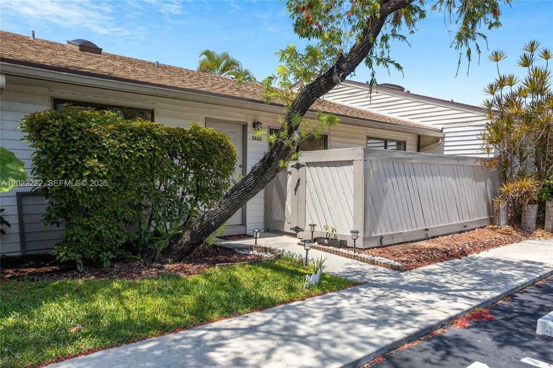 For Rent: $2,500 (2 beds, 2 baths, 1224 Square Feet)