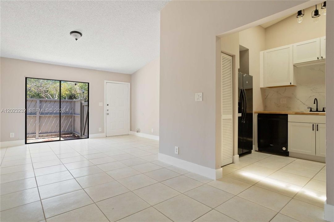For Rent: $2,500 (2 beds, 2 baths, 1224 Square Feet)