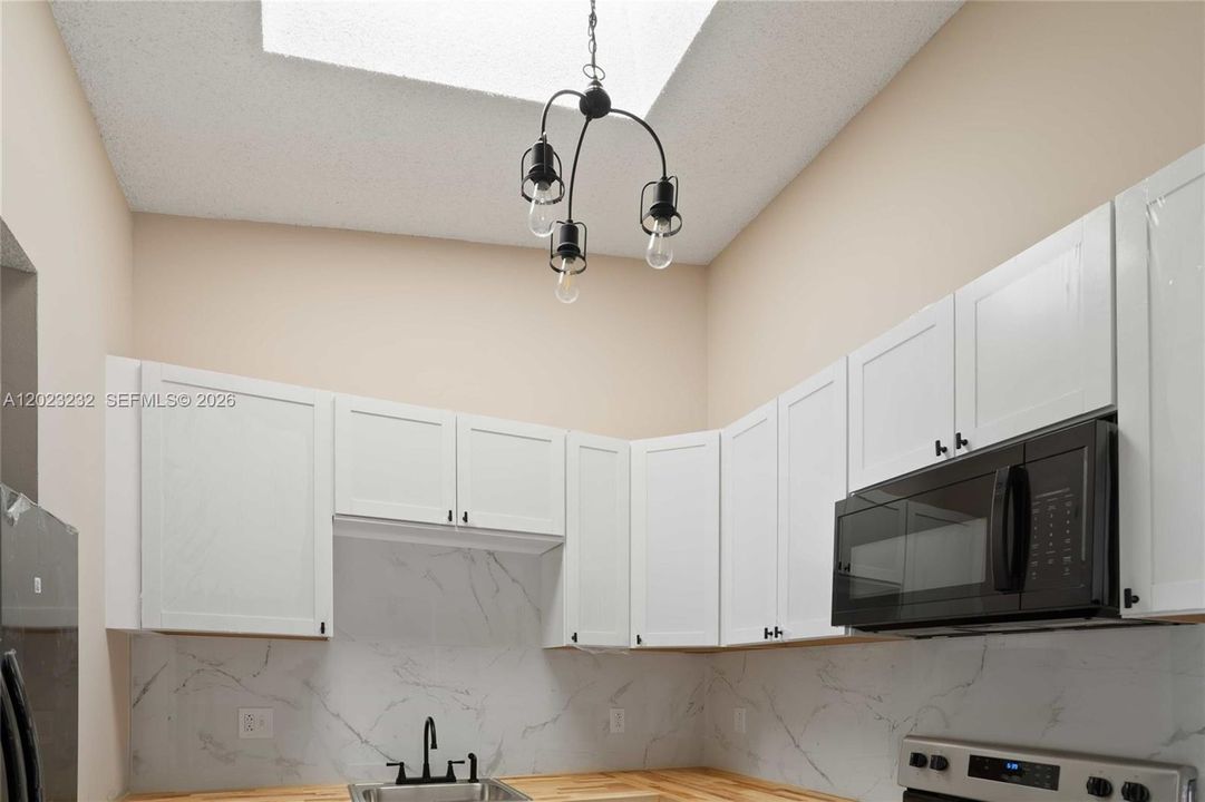 For Rent: $2,500 (2 beds, 2 baths, 1224 Square Feet)