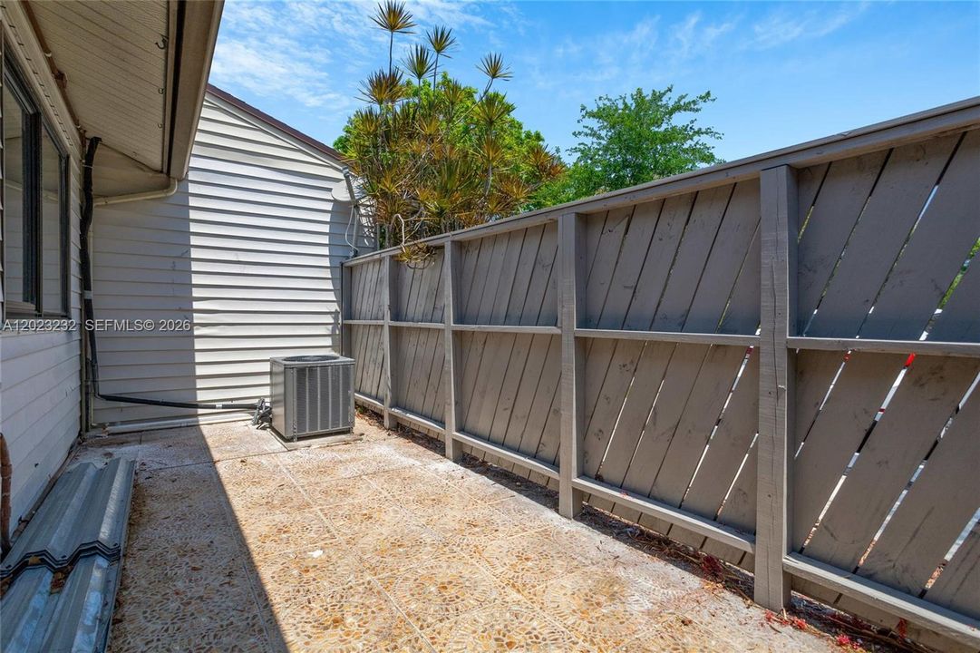 For Rent: $2,500 (2 beds, 2 baths, 1224 Square Feet)