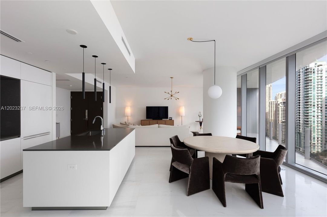 Active With Contract: $3,475,000 (3 beds, 3 baths, 2462 Square Feet)