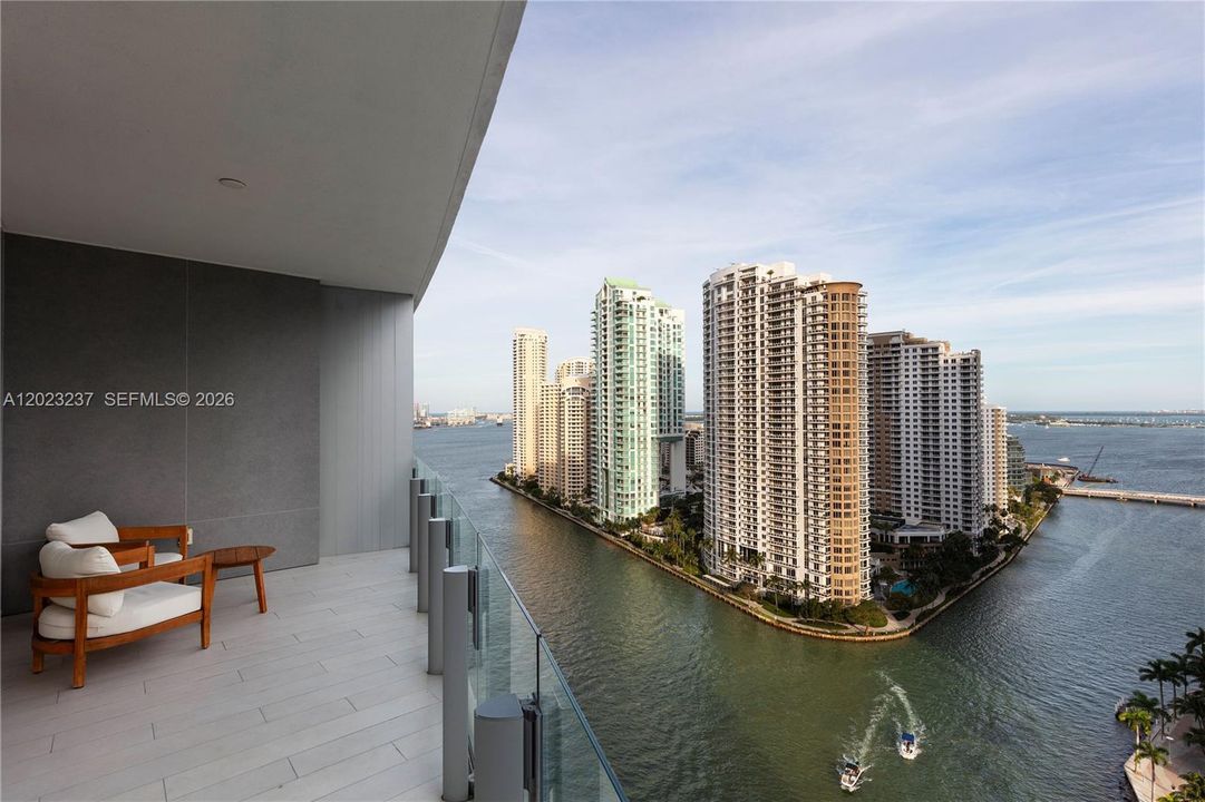 Active With Contract: $3,475,000 (3 beds, 3 baths, 2462 Square Feet)