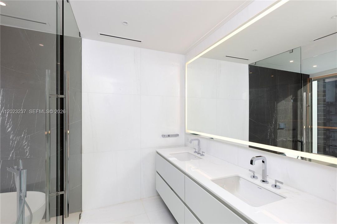 Active With Contract: $3,475,000 (3 beds, 3 baths, 2462 Square Feet)