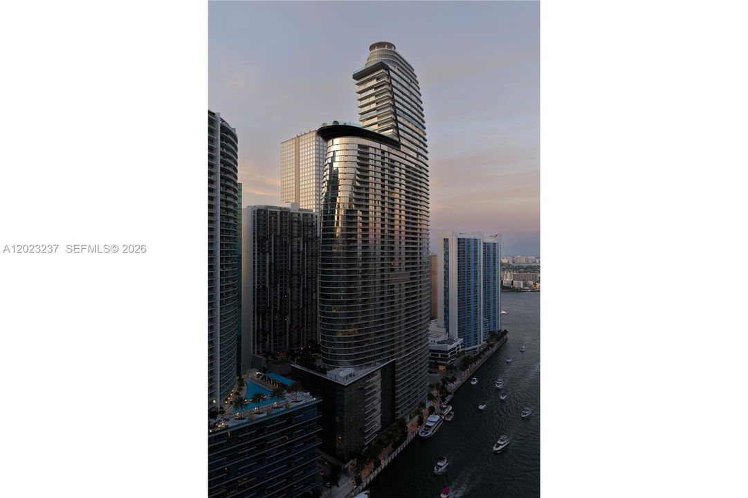Active With Contract: $3,475,000 (3 beds, 3 baths, 2462 Square Feet)