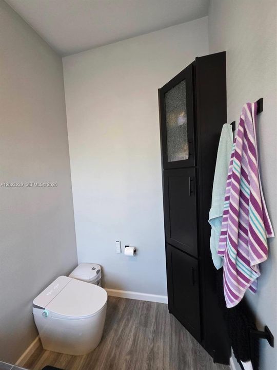 For Sale: $412,000 (3 beds, 2 baths, 1300 Square Feet)
