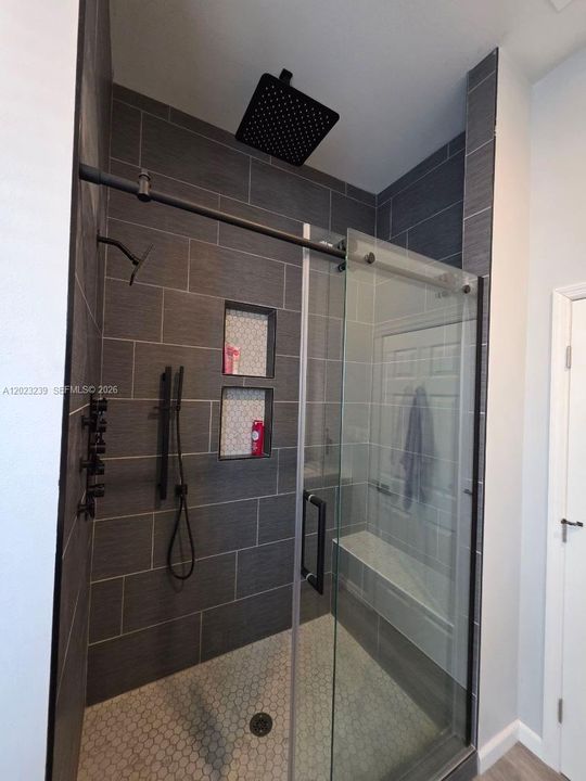 For Sale: $412,000 (3 beds, 2 baths, 1300 Square Feet)