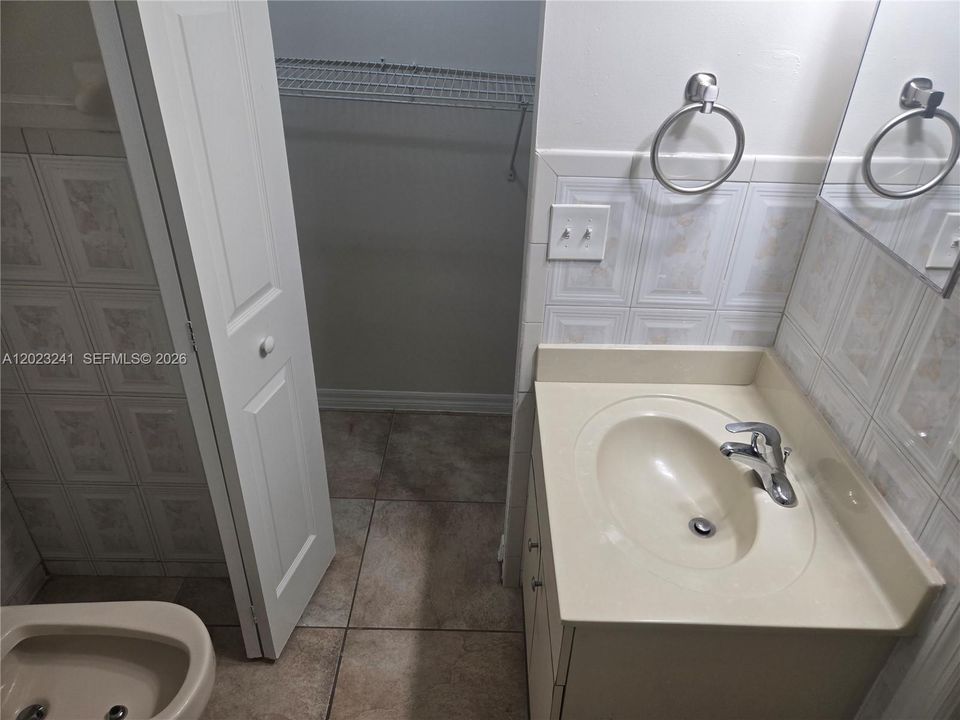 For Rent: $2,600 (3 beds, 2 baths, 1164 Square Feet)