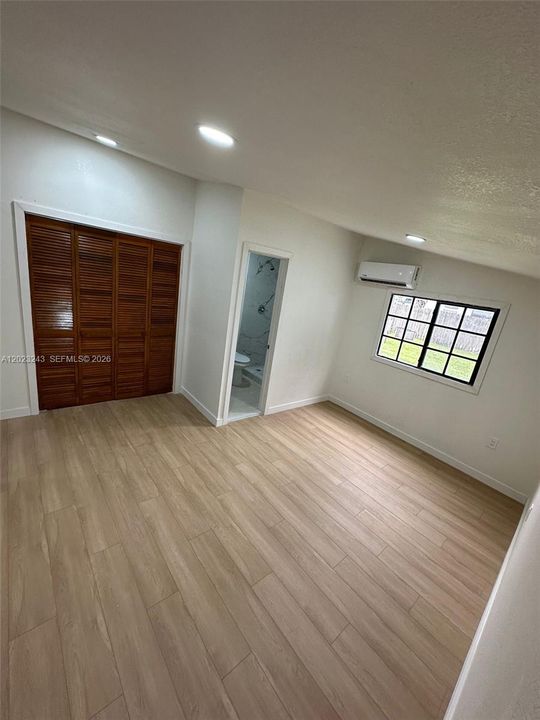 For Sale: $450,000 (2 beds, 1 baths, 1189 Square Feet)