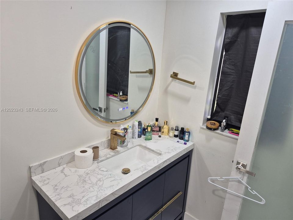 For Sale: $450,000 (2 beds, 1 baths, 1189 Square Feet)
