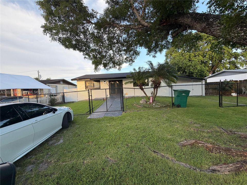 For Sale: $450,000 (2 beds, 1 baths, 1189 Square Feet)