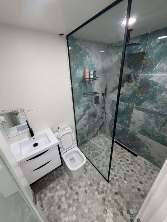 For Sale: $450,000 (2 beds, 1 baths, 1189 Square Feet)