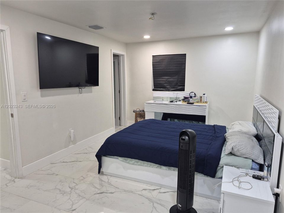 For Sale: $450,000 (2 beds, 1 baths, 1189 Square Feet)