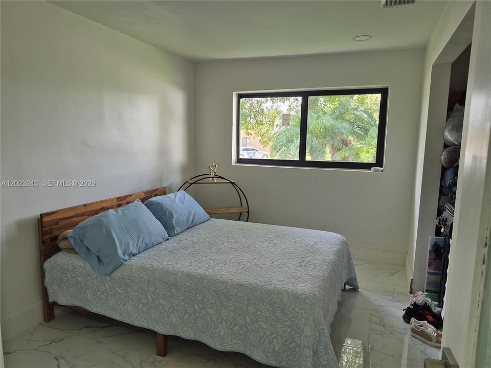 For Sale: $450,000 (2 beds, 1 baths, 1189 Square Feet)