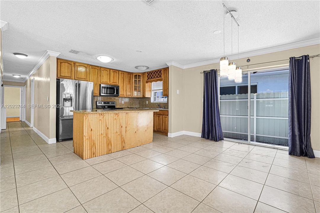 En Venta: $670,000 (3 camas, 2 baños, 1320 Pies cuadrados)