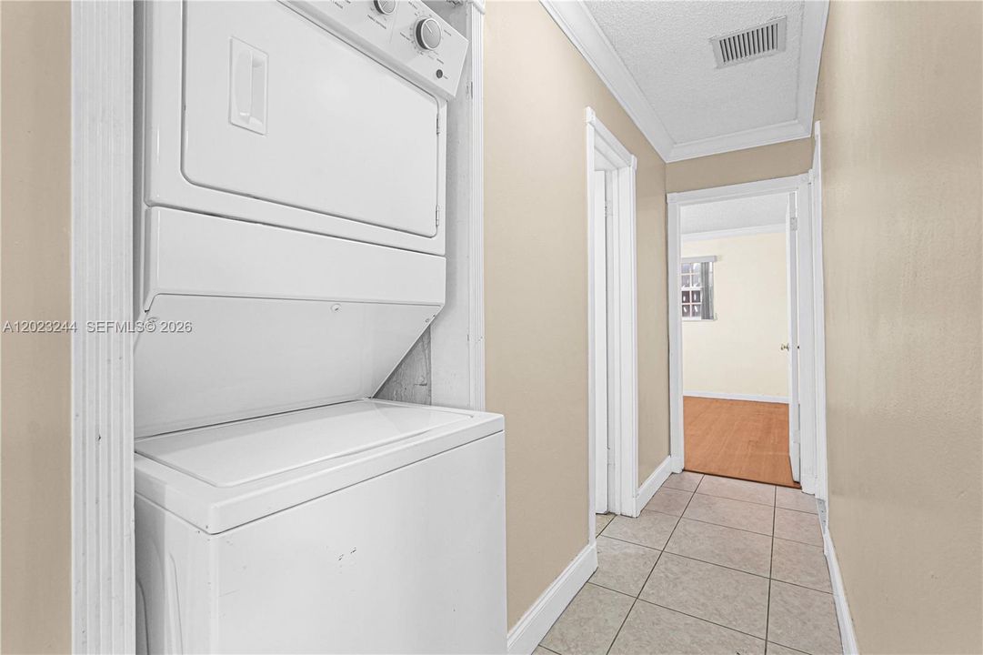 En Venta: $670,000 (3 camas, 2 baños, 1320 Pies cuadrados)